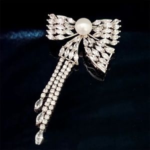 Pearl bow Brooch